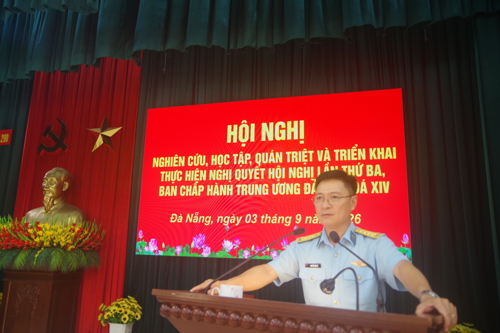 Đại tá Nguyễn Hải Hà, Bí thư Đảng ủy, Chính ủy Trung đoàn Ra-đa 290  phát biểu khai mạc Hội nghị