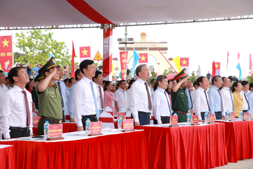 Đồng chí Tổng Bí thư, Chủ tịch nước Tô Lâm và các đại biểu dự Lễ Thượng cờ "Thống nhất non sông".