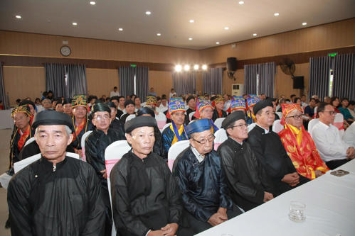 Bí thư Đảng ủy phường An Khê Nguyễn Lê Mậu Cường: "Trải qua biến thiên của chiến tranh và thời cuộc, Nghĩa trủng Gò Đồ gắn với các cuộc kháng chiến 1858–1860 và 1946–1947, có lúc bị hư hại nhưng nhiều thế hệ luôn gìn giữ bền bỉ, lo hương khói, đặc biệt là Hội đồng Chư phái tộc làng Nghi An". Ảnh: Nguyễn Tú.