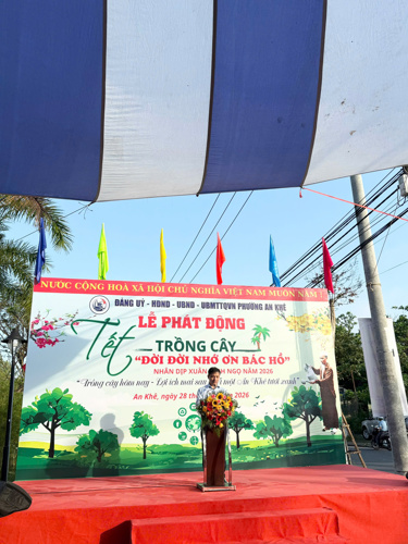 Đồng chí Ngô Ngọc Hậu, Chủ tịch UBND phường phát biểu chỉ đạo tại lễ phát động