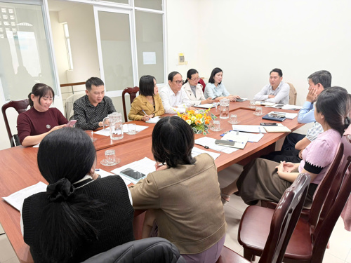 Quang cảnh cuộc họp