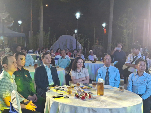 Các đồng chí đại biểu, lãnh đạo thành phố và phường tham dự chương trình