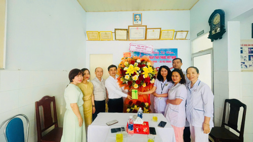 Lãnh đạo phường An khê thăm Trạm Y tế phường