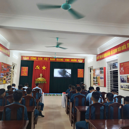 Tổ chức cho bộ đội xem phim tài liệu “75 năm - lá chắn thép thầm lặng”.