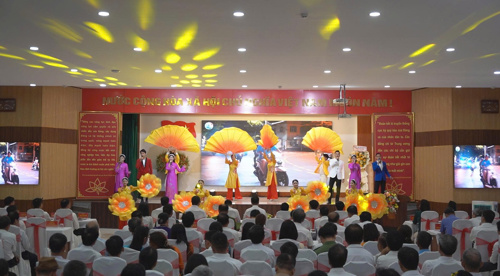 Hình ảnh chương trình văn nghệ chào mừng Hội nghị