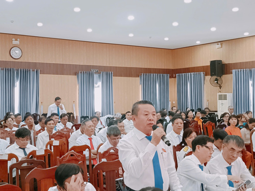 Đại biểu Nguyễn Văn Hưng chất vấn tại kỳ họp - Ảnh: Thanh Tâm