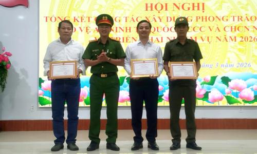3 cá nhân phường An Khê được nhận Giấy khen của Giám đốc Công an thành phố.