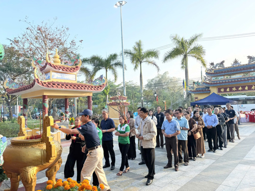 Một số hình ảnh tại lễ dâng hương