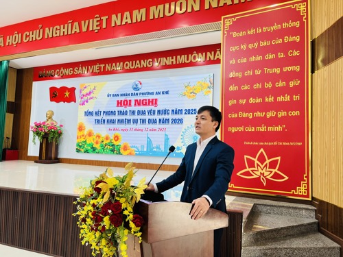 Đồng chí Ngô Ngọc Hậu - PBT, Chủ tịch UBND phường Chủ trì hội nghị